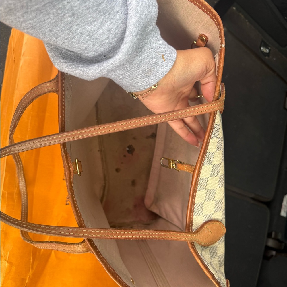 Louis Vuitton Neverfull - Picture 3 of 7